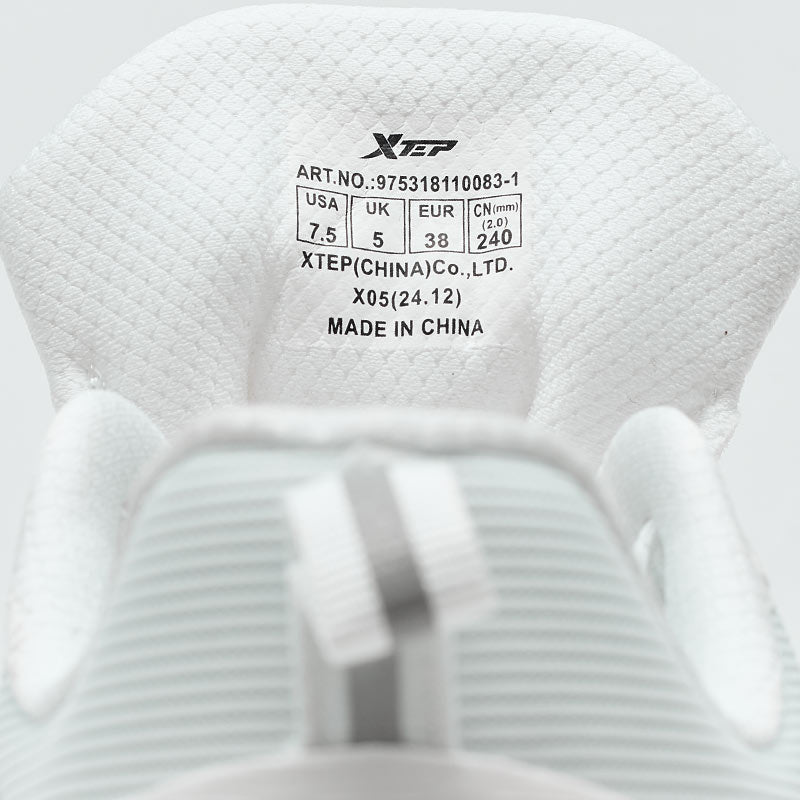 XTEP Women's Running Shoes Classic White/Silver 110083-1